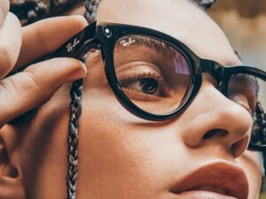 How to Know If Someone’s Smart Glasses Are Recording You